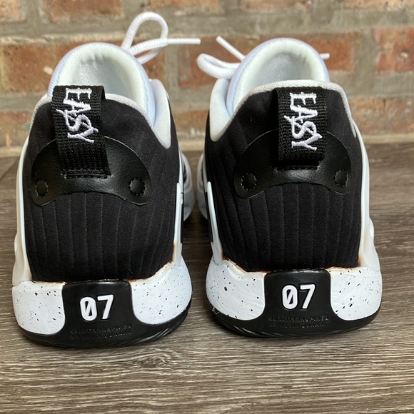 Nike - Picture 4 of 17